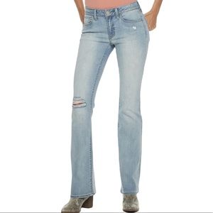 NWOT Levi’s Mid Rise Distressed Classic Boot